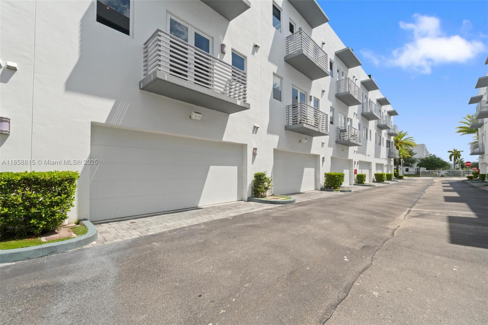 9161 NW 33rd St Doral, FL 33172