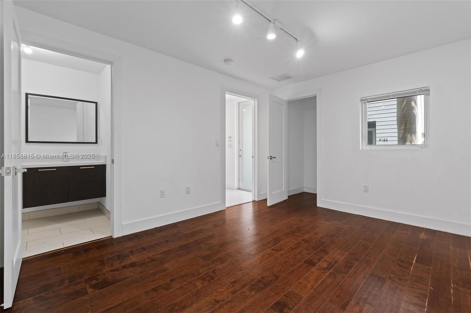 9161 NW 33rd St Doral, FL 33172