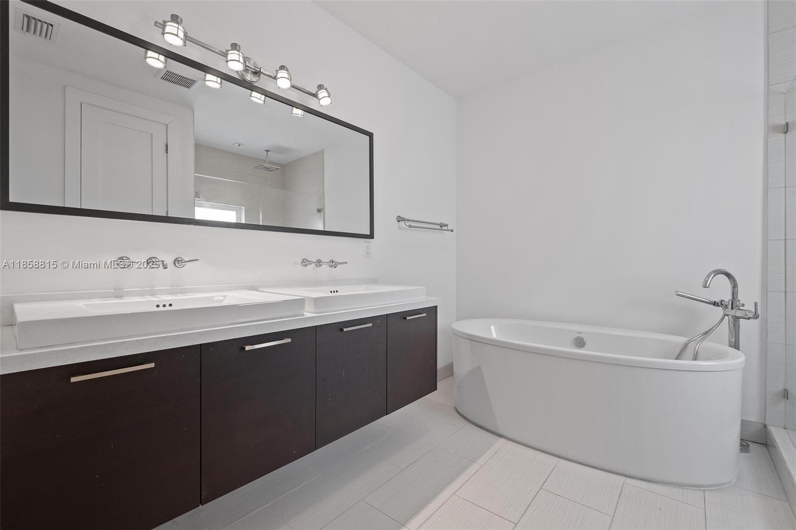 9161 NW 33rd St Doral, FL 33172