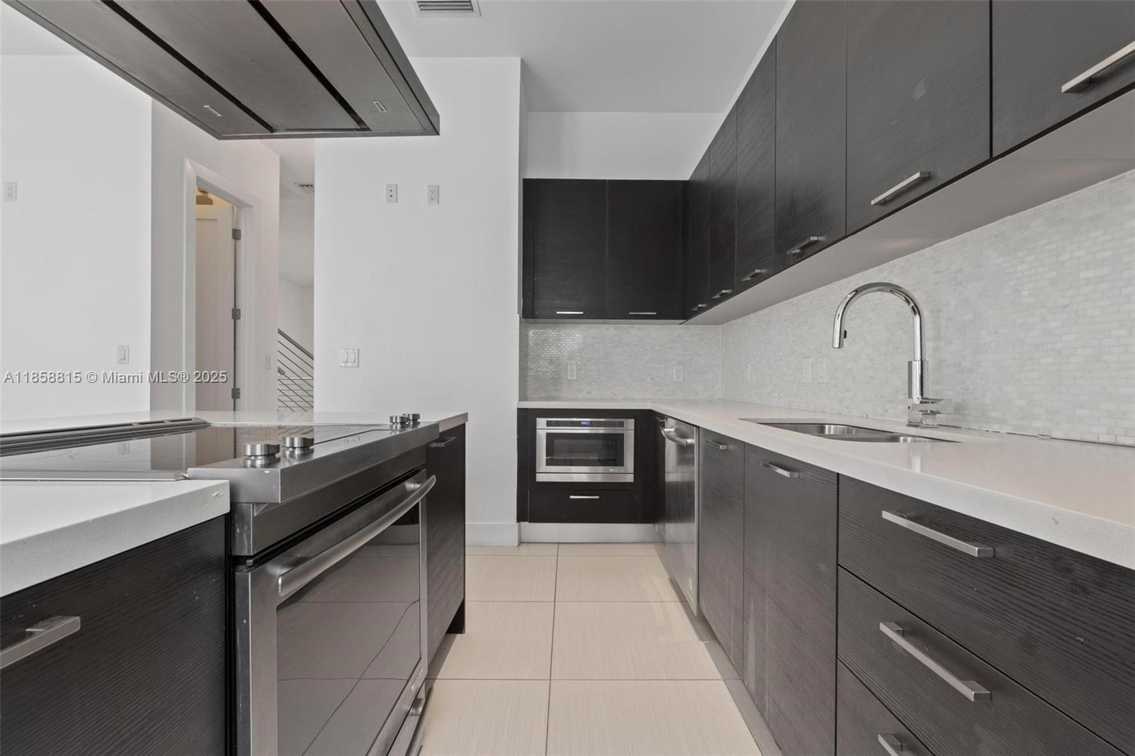 9161 NW 33rd St Doral, FL 33172