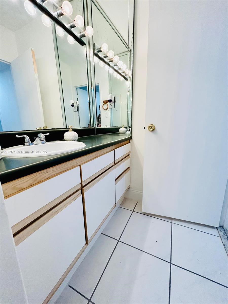 image The Decoplage Condo9