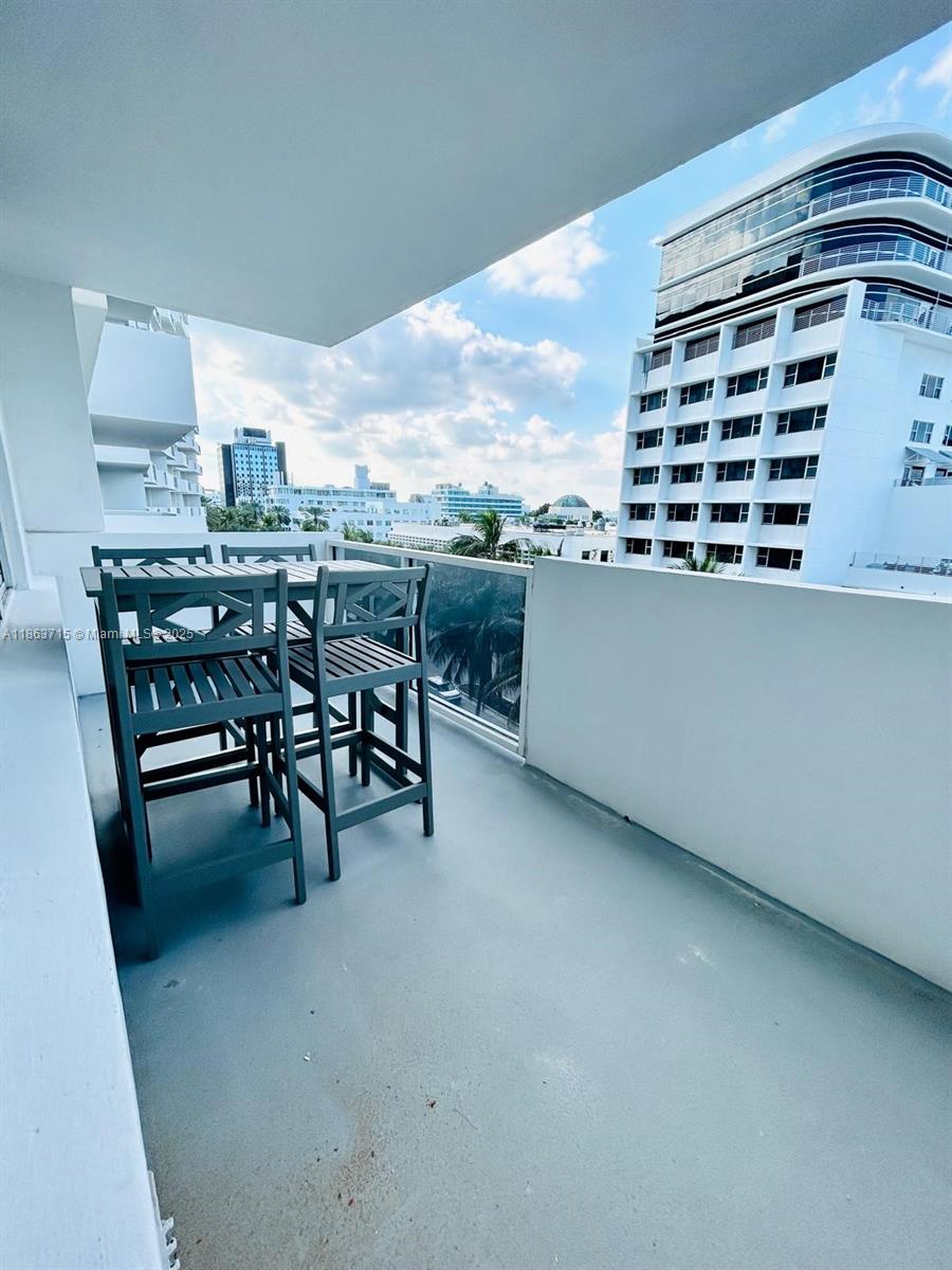 image The Decoplage Condo11
