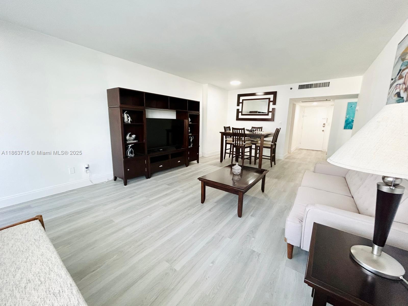 image The Decoplage Condo1