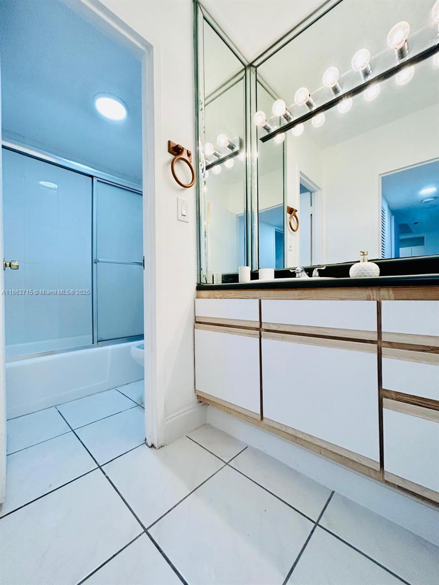 image The Decoplage Condo7