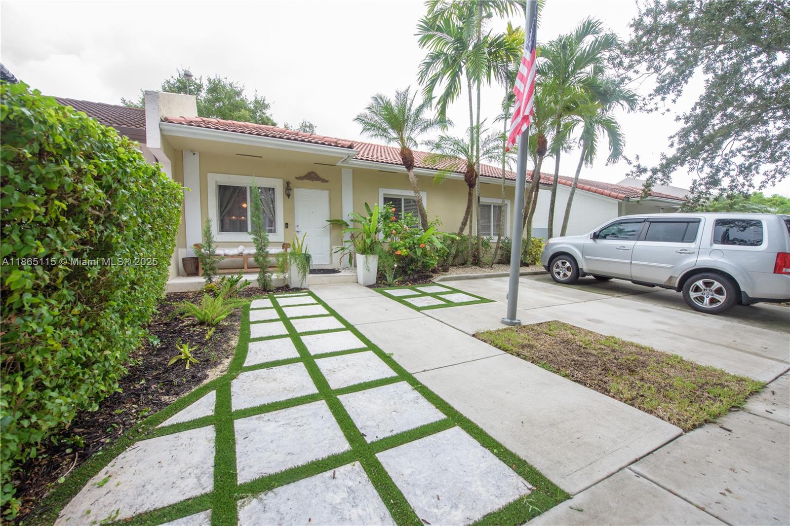 935 NE 13th Ave