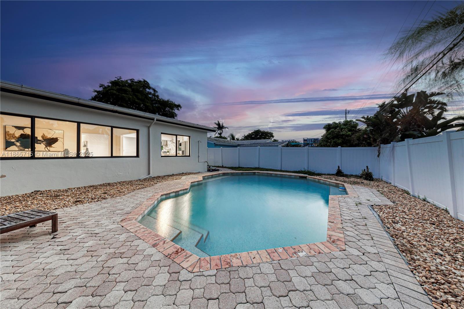 1985 Windward Dr