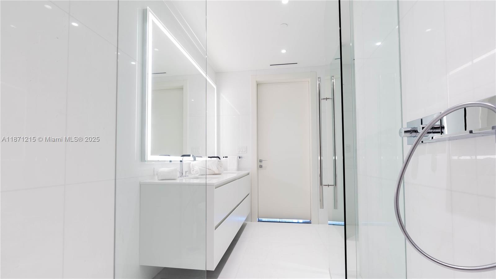 image Aston Martin Residences24