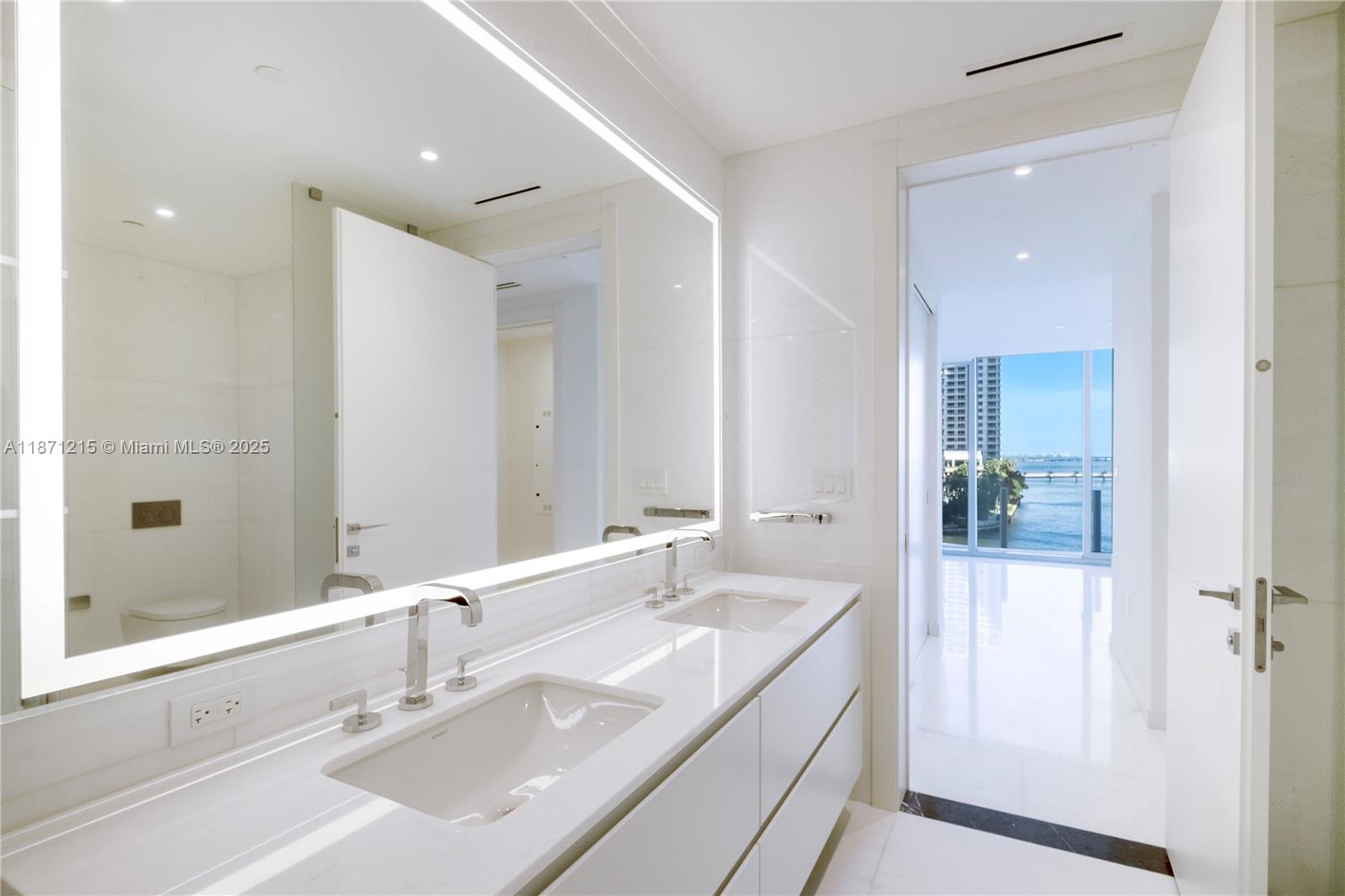 image Aston Martin Residences25