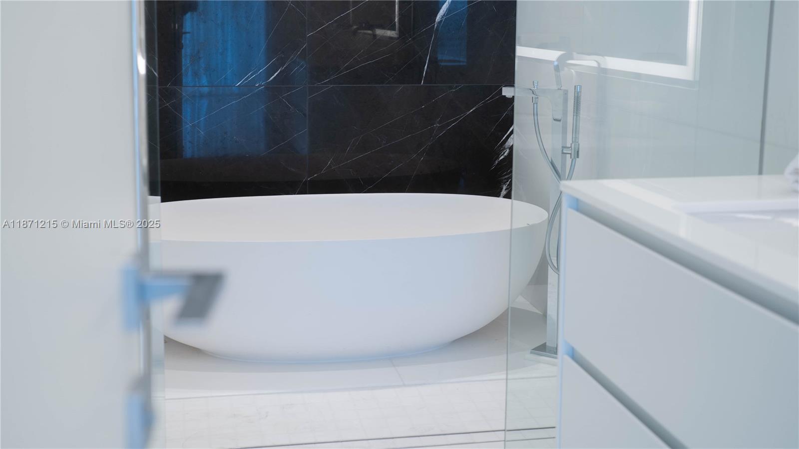 image Aston Martin Residences26