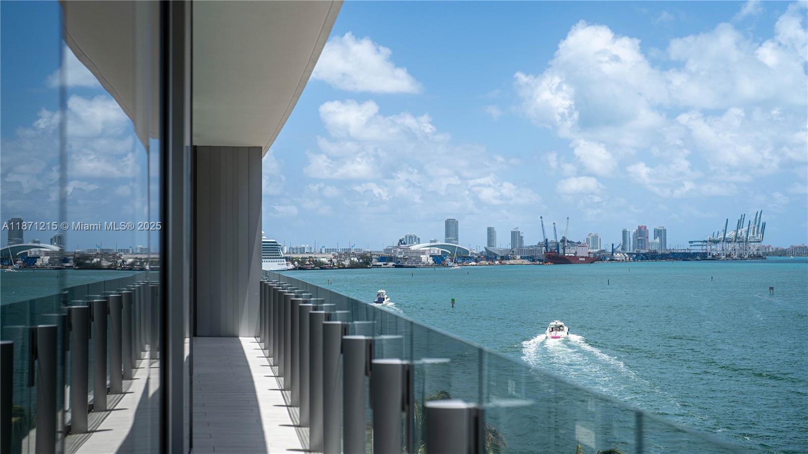 image Aston Martin Residences31