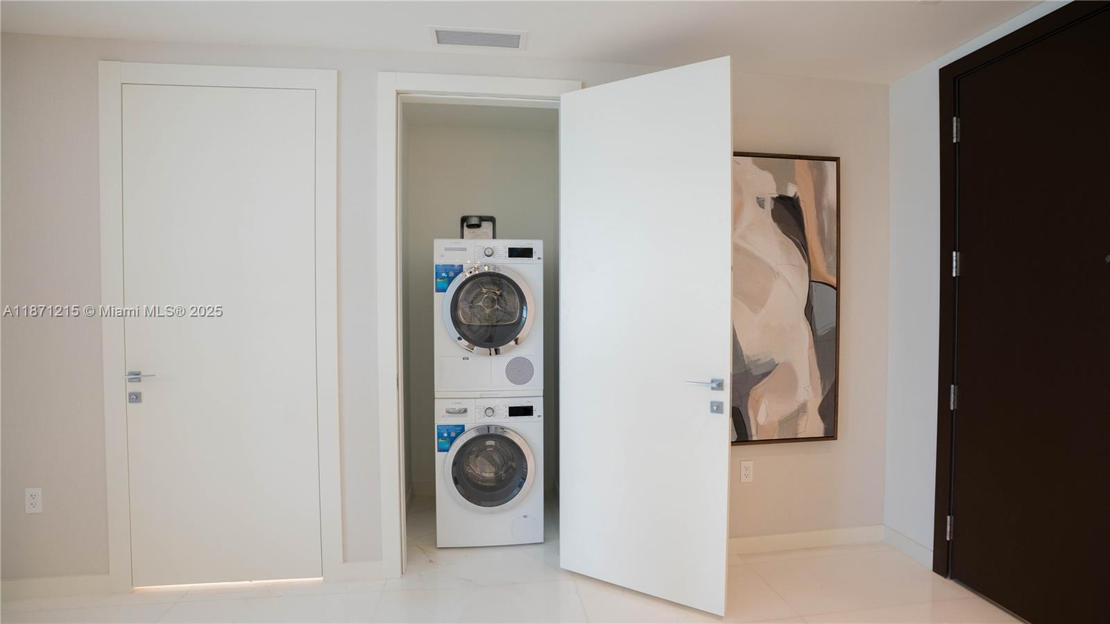 image Aston Martin Residences38