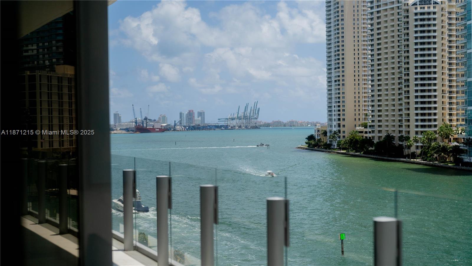 image Aston Martin Residences40
