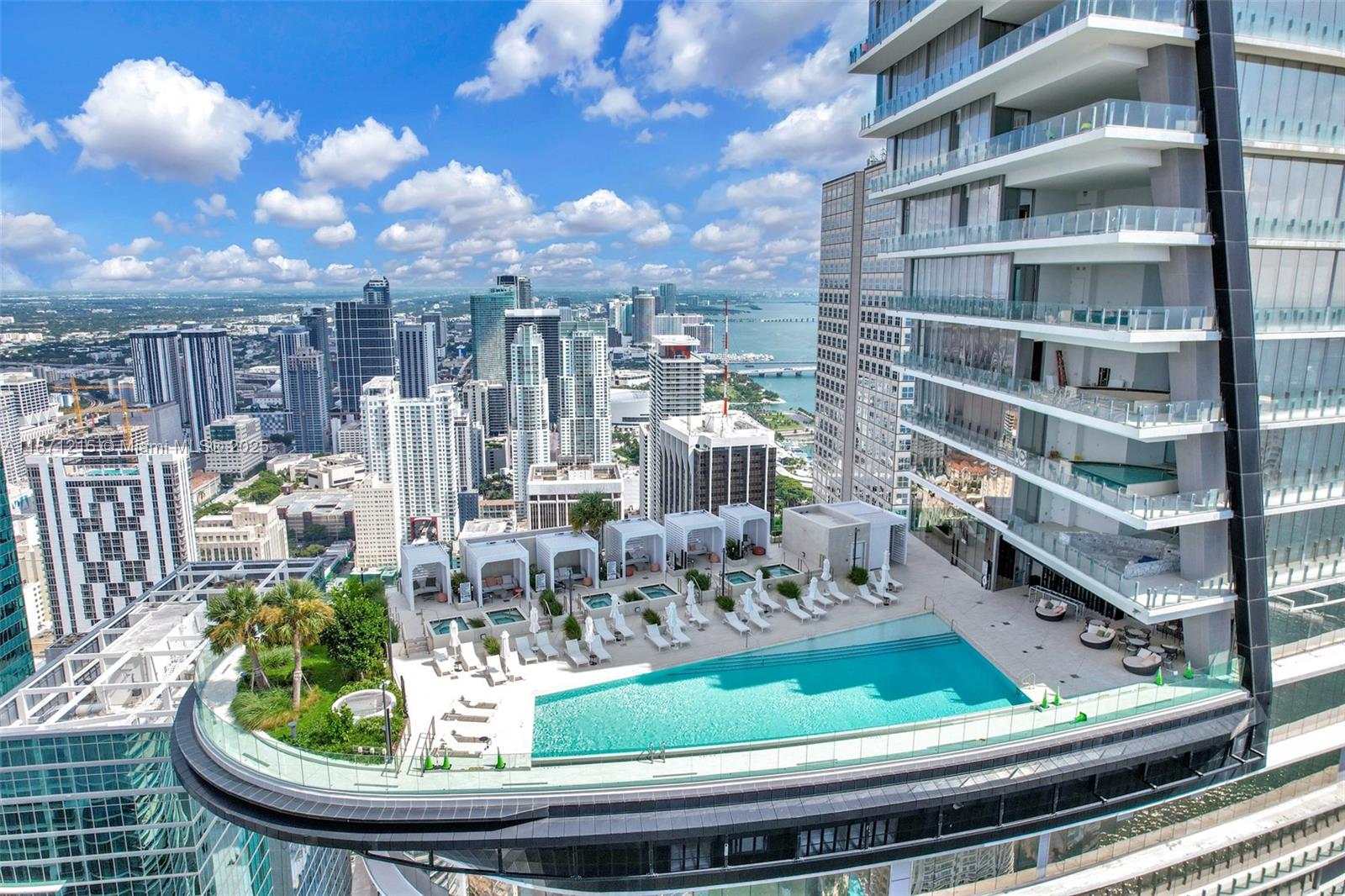 image Aston Martin Residences51