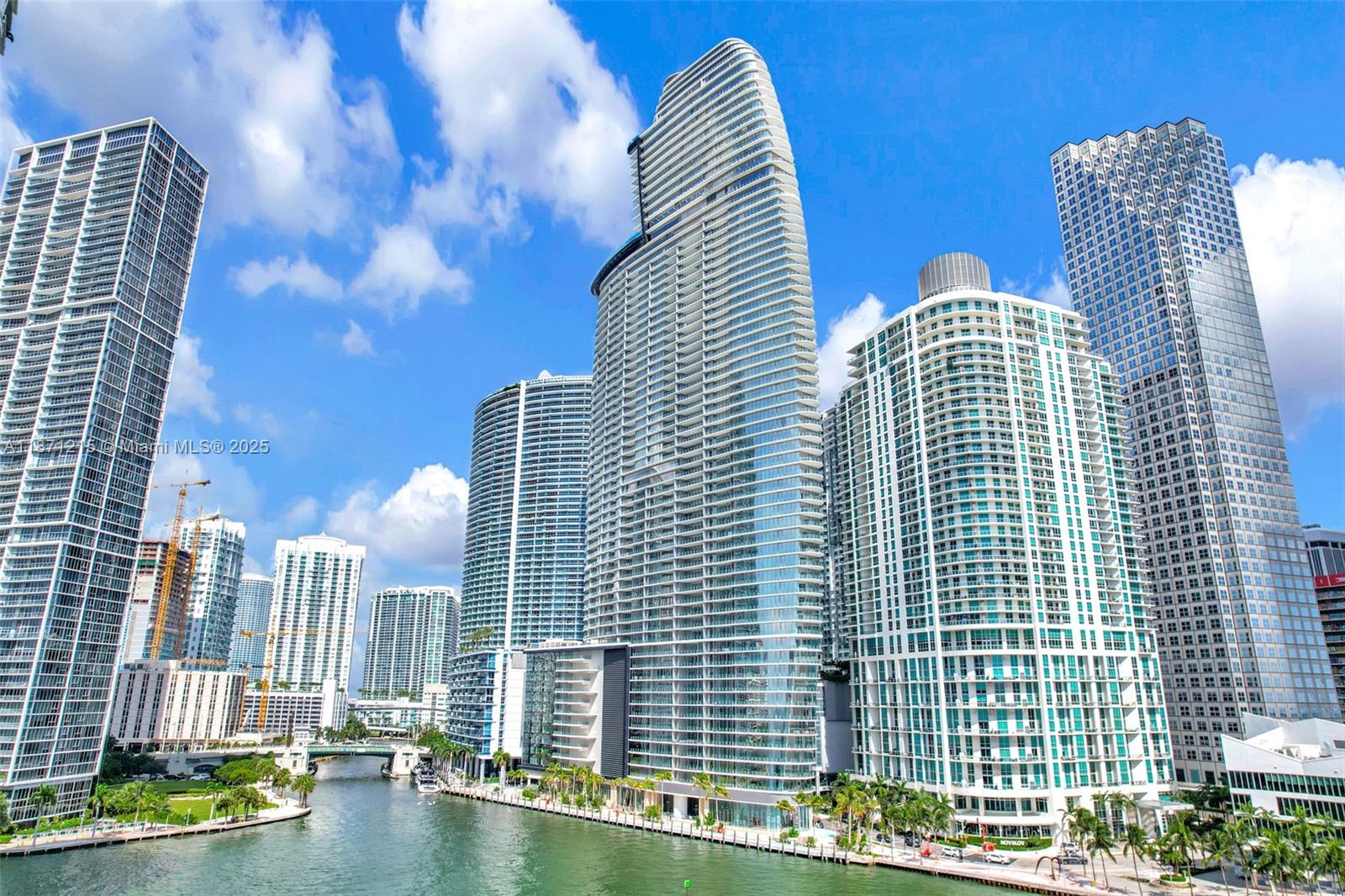 image Aston Martin Residences62