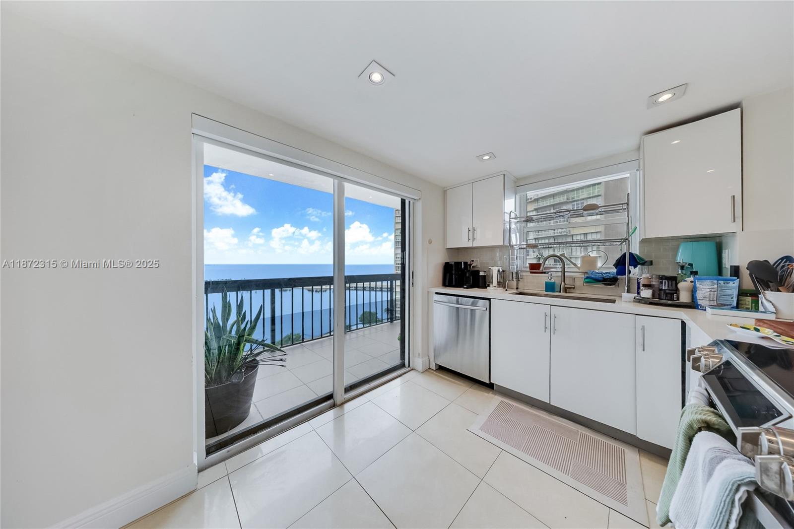 image Brickell Bay Club Condo10