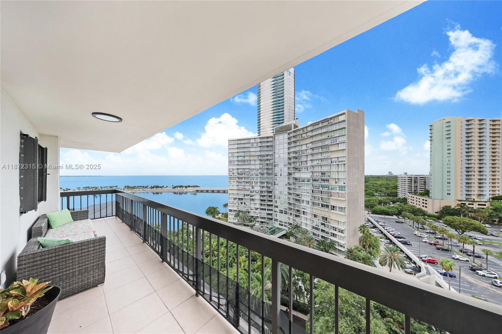 image Brickell Bay Club Condo12