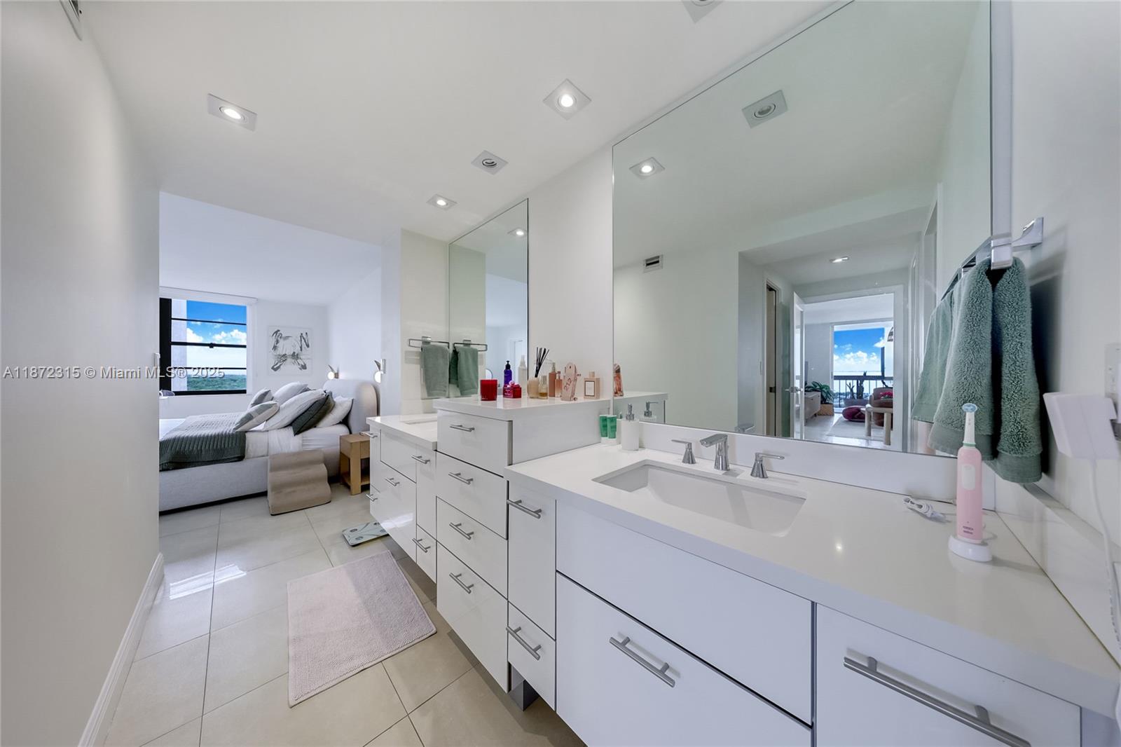 image Brickell Bay Club Condo15