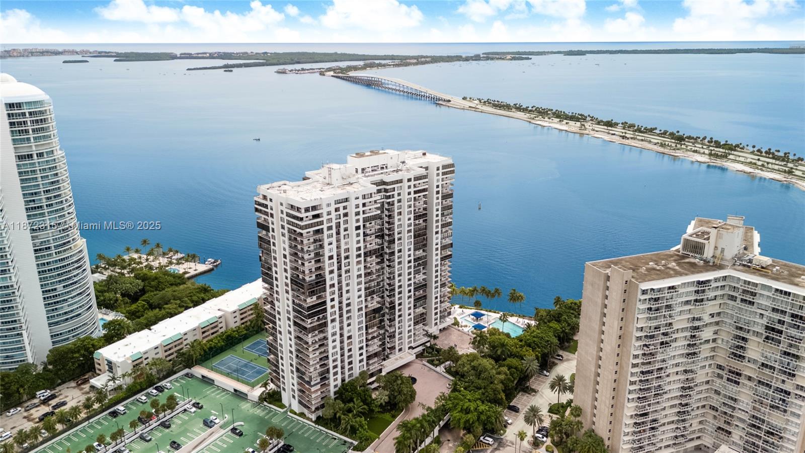 image Brickell Bay Club Condo1