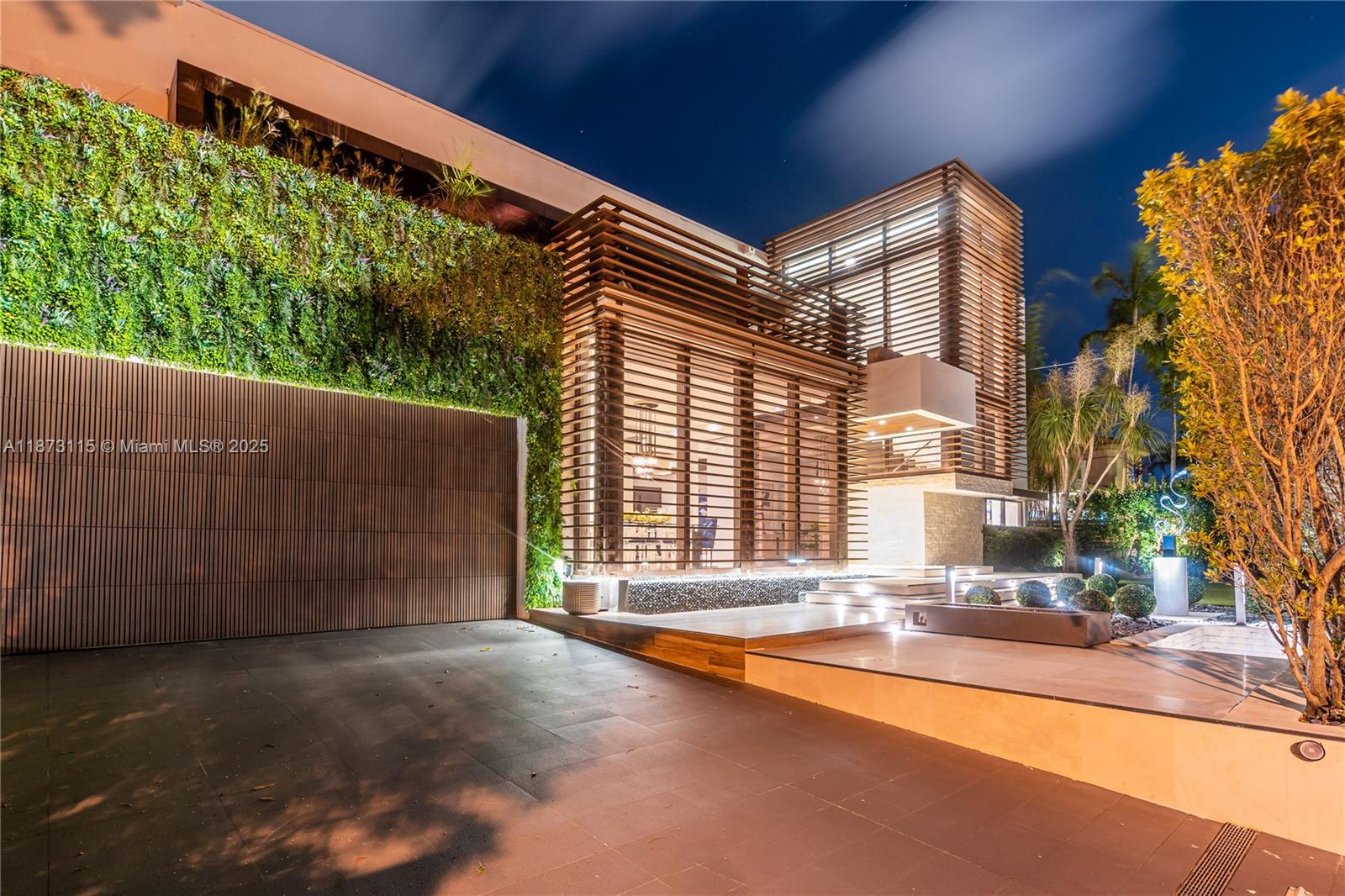 3009 Pine Tree Dr Miami Beach, FL 33140 3009 Pine Tree Dr Miami Beach, FL 33140