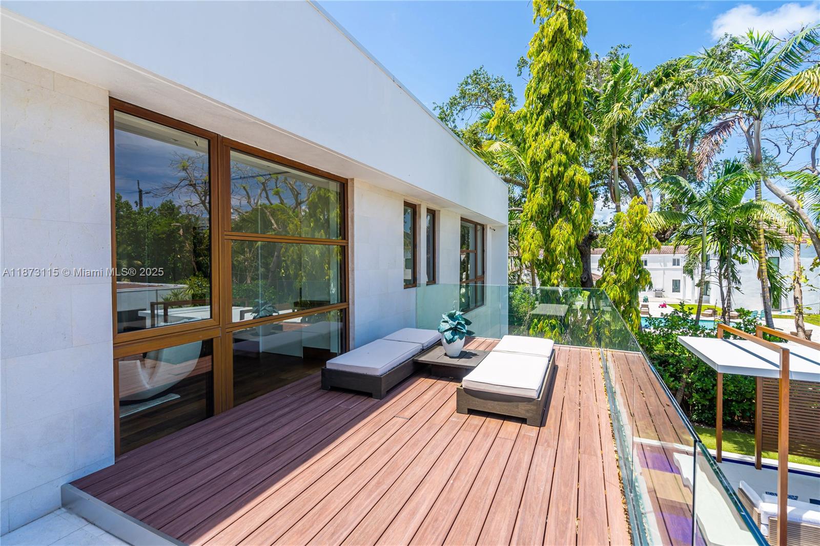 3009 Pine Tree Dr Miami Beach, FL 33140 3009 Pine Tree Dr Miami Beach, FL 33140