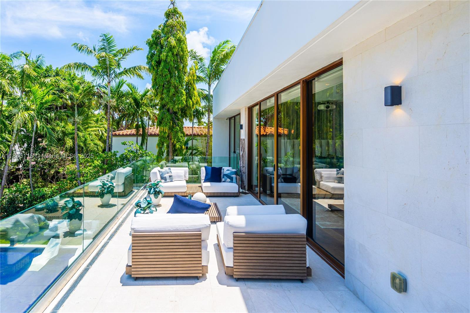 3009 Pine Tree Dr Miami Beach, FL 33140 3009 Pine Tree Dr Miami Beach, FL 33140