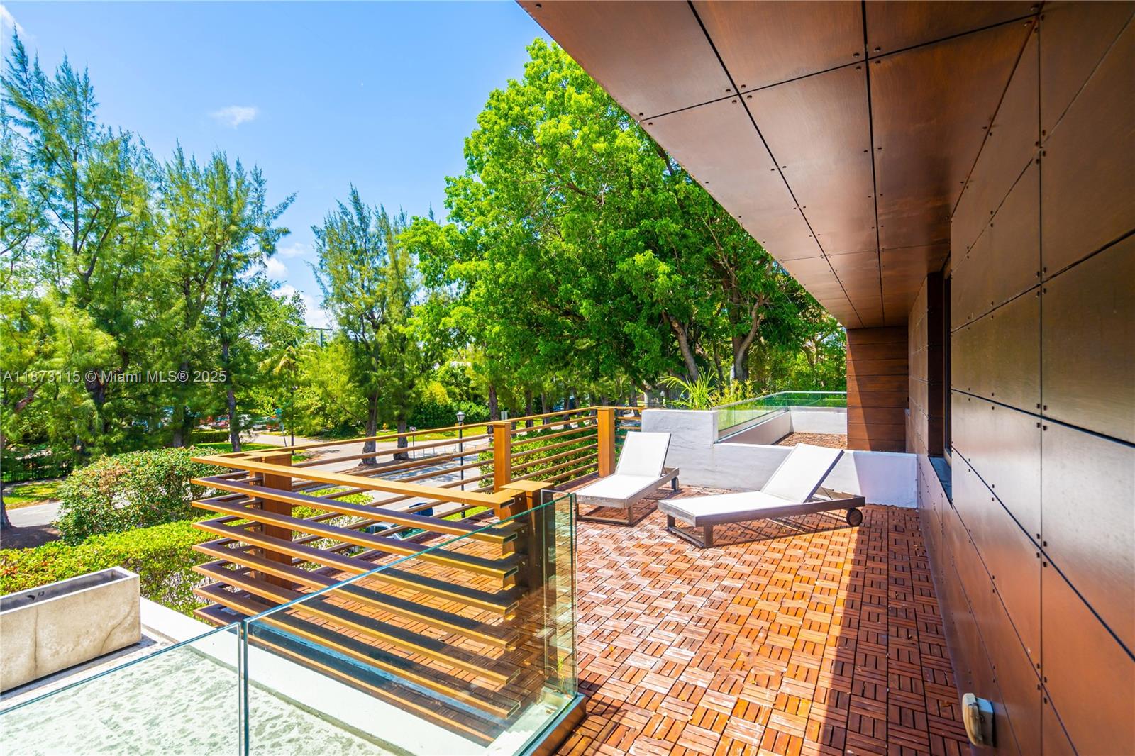 3009 Pine Tree Dr Miami Beach, FL 33140 3009 Pine Tree Dr Miami Beach, FL 33140