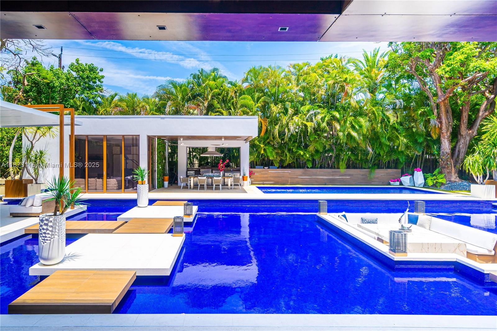 3009 Pine Tree Dr Miami Beach, FL 33140 3009 Pine Tree Dr Miami Beach, FL 33140
