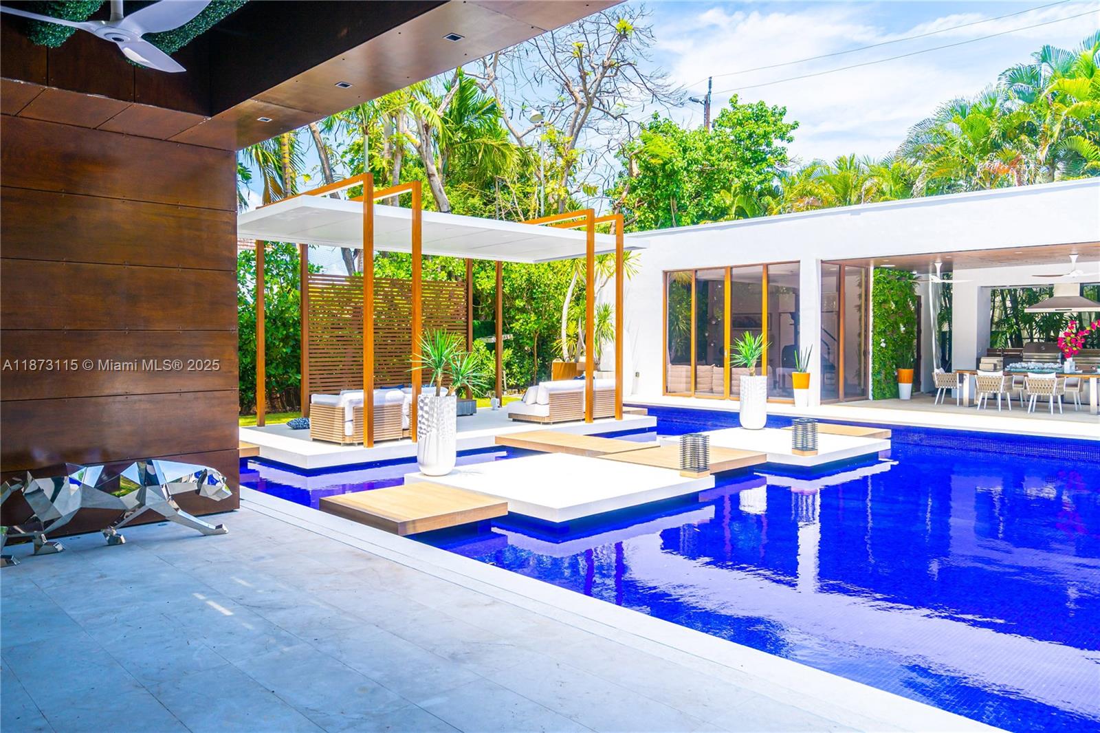 3009 Pine Tree Dr Miami Beach, FL 33140 3009 Pine Tree Dr Miami Beach, FL 33140
