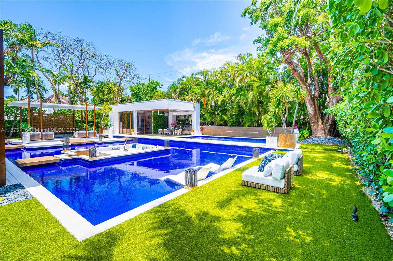 3009 Pine Tree Dr Miami Beach, FL 33140 3009 Pine Tree Dr Miami Beach, FL 33140