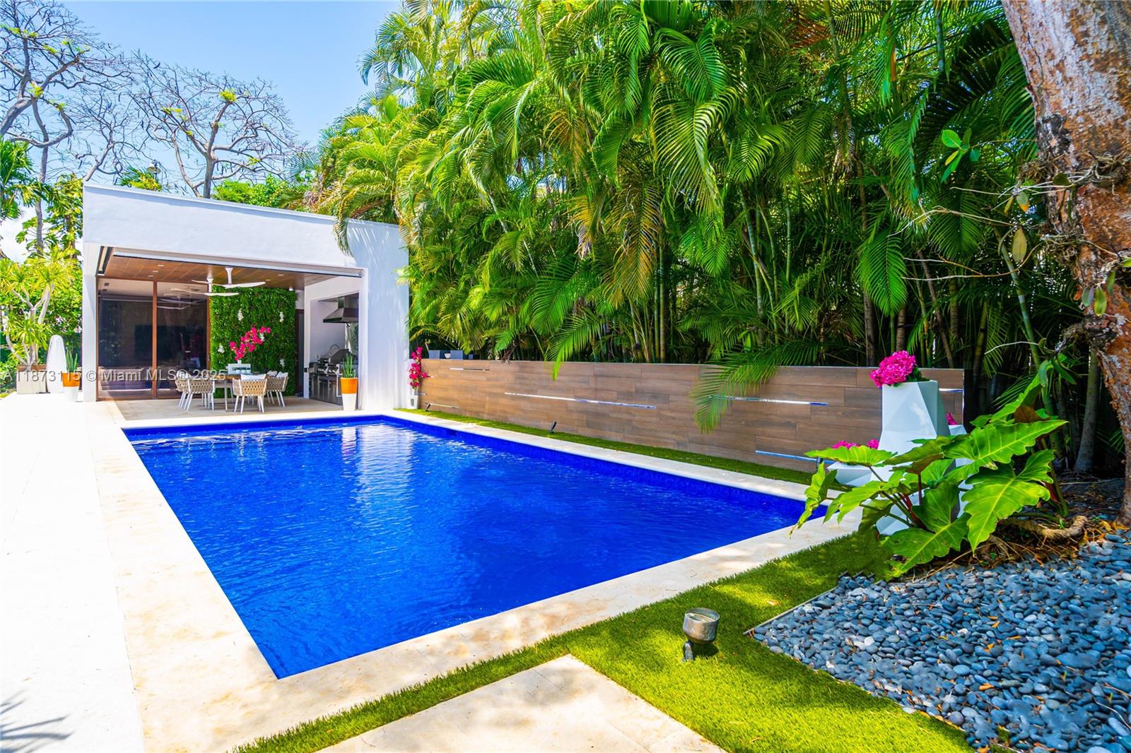 3009 Pine Tree Dr Miami Beach, FL 33140 3009 Pine Tree Dr Miami Beach, FL 33140