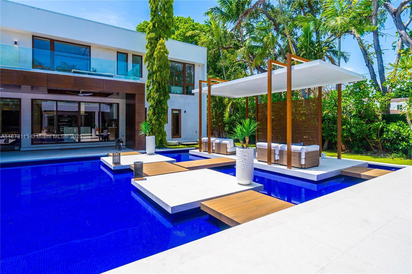 3009 Pine Tree Dr Miami Beach, FL 33140 3009 Pine Tree Dr Miami Beach, FL 33140