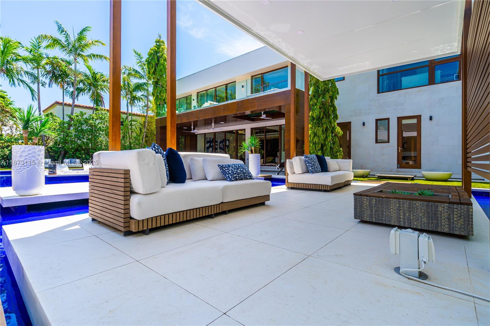 3009 Pine Tree Dr Miami Beach, FL 33140 3009 Pine Tree Dr Miami Beach, FL 33140