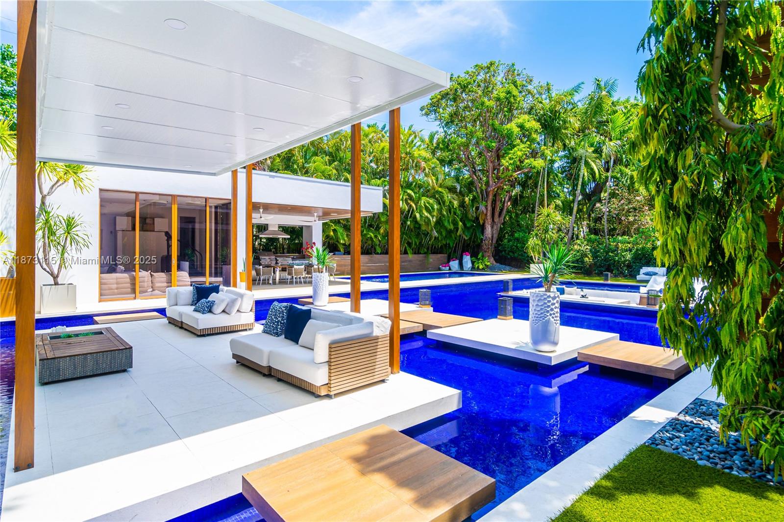 3009 Pine Tree Dr Miami Beach, FL 33140 3009 Pine Tree Dr Miami Beach, FL 33140