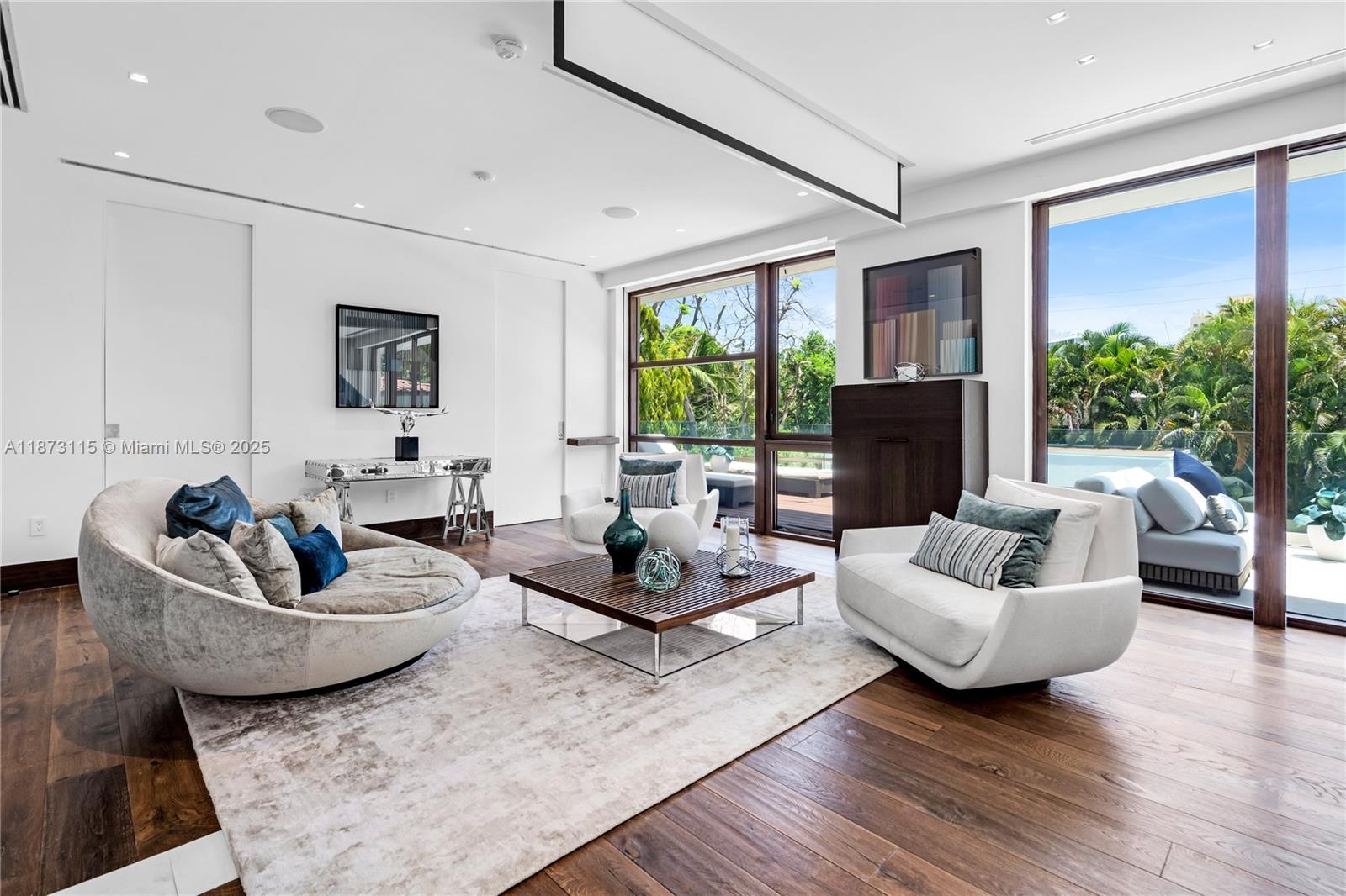 3009 Pine Tree Dr Miami Beach, FL 33140 3009 Pine Tree Dr Miami Beach, FL 33140