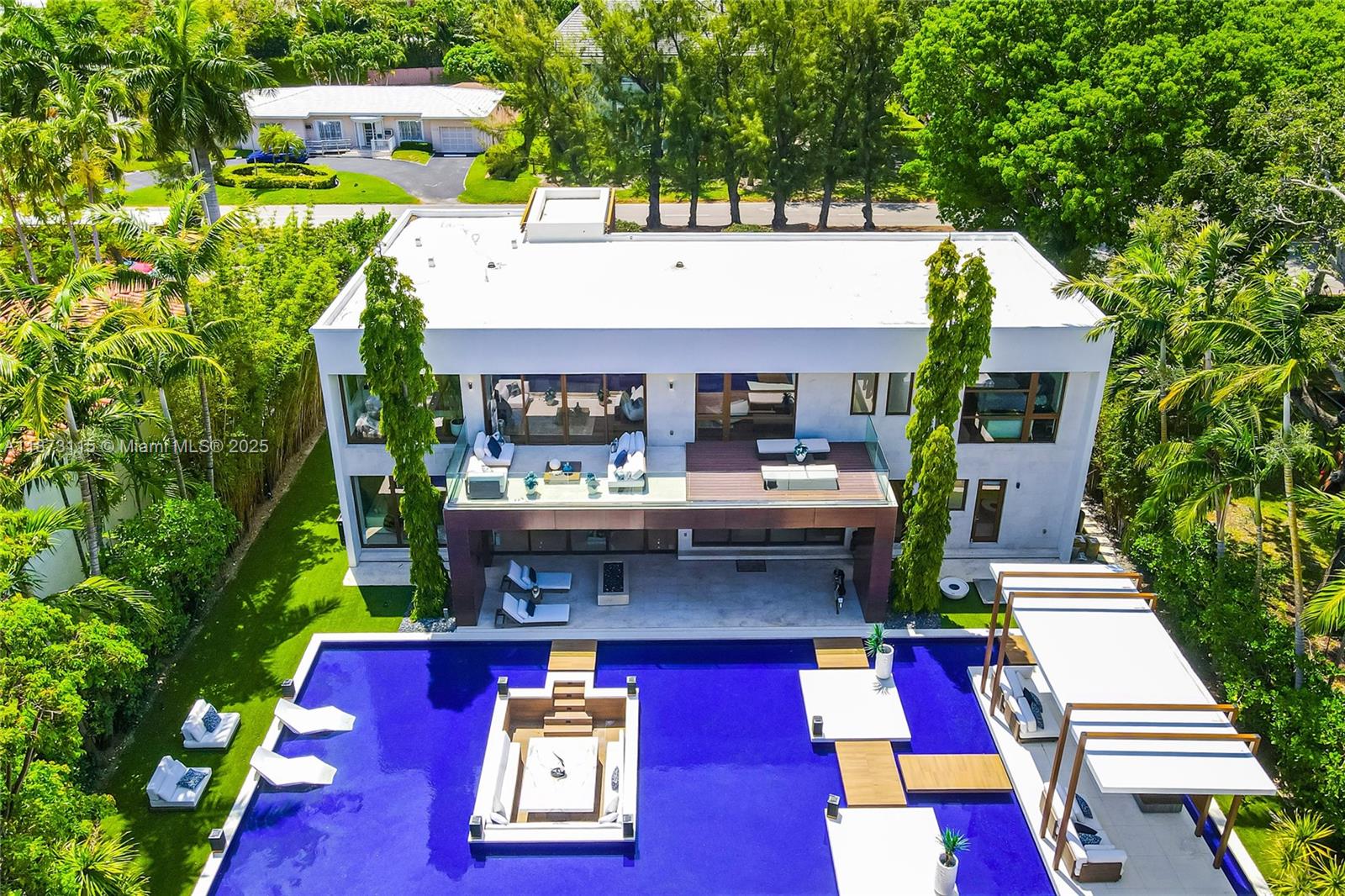 3009 Pine Tree Dr Miami Beach, FL 33140 3009 Pine Tree Dr Miami Beach, FL 33140