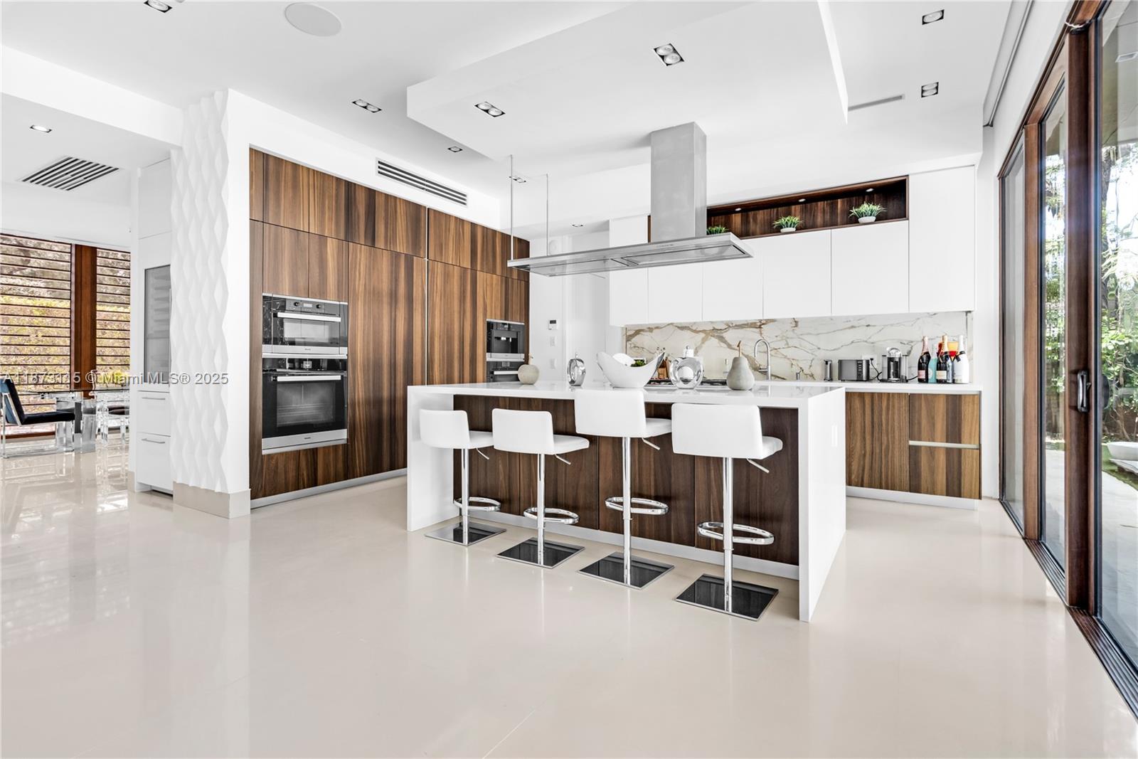 3009 Pine Tree Dr Miami Beach, FL 33140 3009 Pine Tree Dr Miami Beach, FL 33140