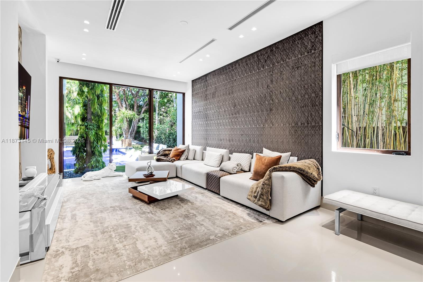 3009 Pine Tree Dr Miami Beach, FL 33140 3009 Pine Tree Dr Miami Beach, FL 33140