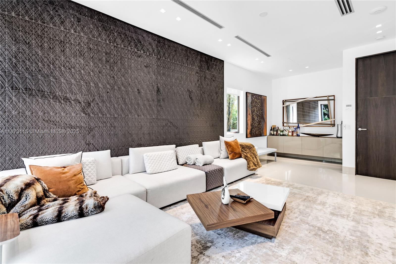 3009 Pine Tree Dr Miami Beach, FL 33140 3009 Pine Tree Dr Miami Beach, FL 33140