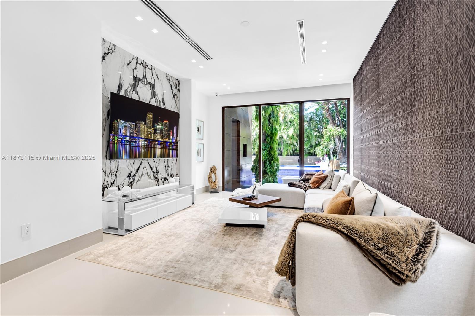 3009 Pine Tree Dr Miami Beach, FL 33140 3009 Pine Tree Dr Miami Beach, FL 33140