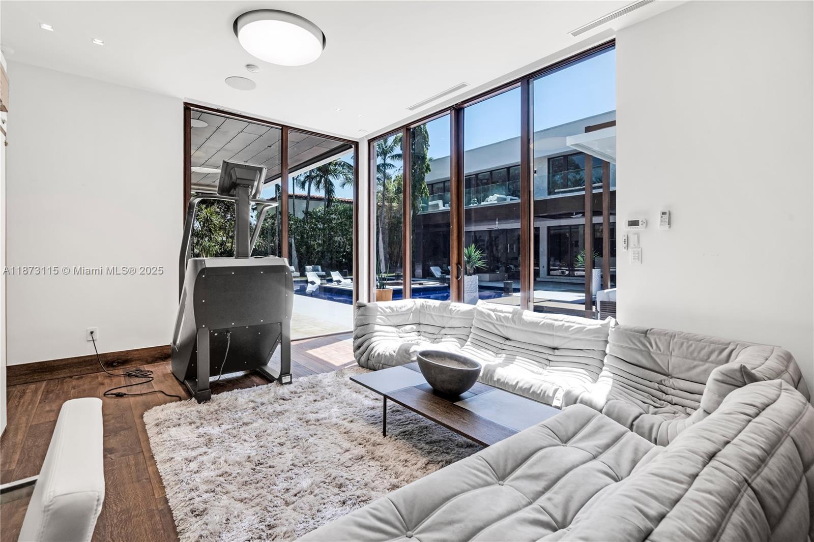 3009 Pine Tree Dr Miami Beach, FL 33140 3009 Pine Tree Dr Miami Beach, FL 33140