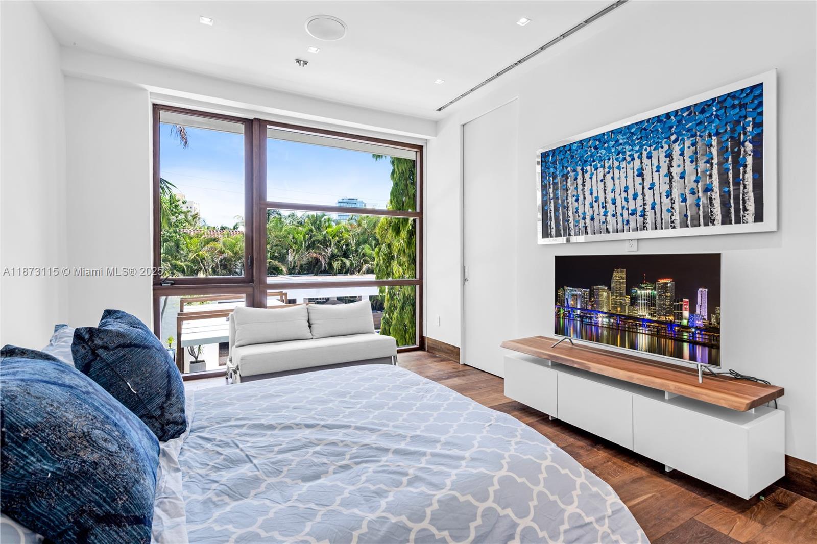 3009 Pine Tree Dr Miami Beach, FL 33140 3009 Pine Tree Dr Miami Beach, FL 33140