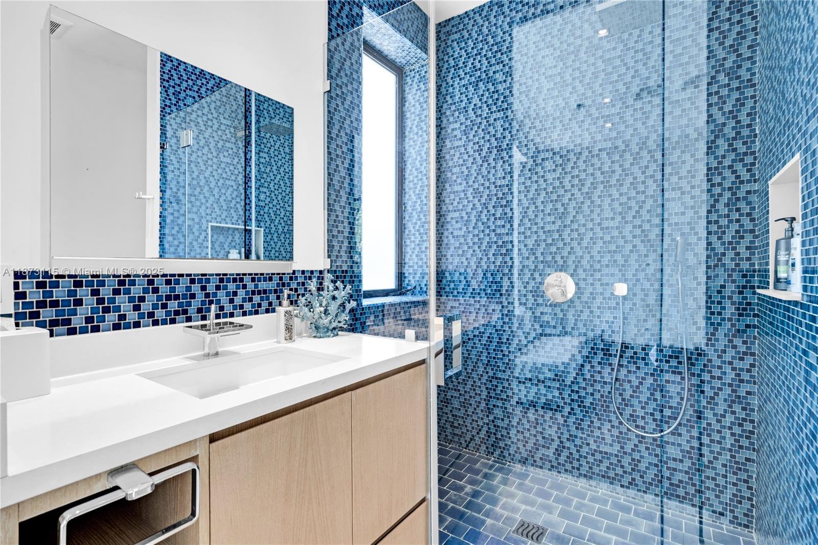 3009 Pine Tree Dr Miami Beach, FL 33140 3009 Pine Tree Dr Miami Beach, FL 33140