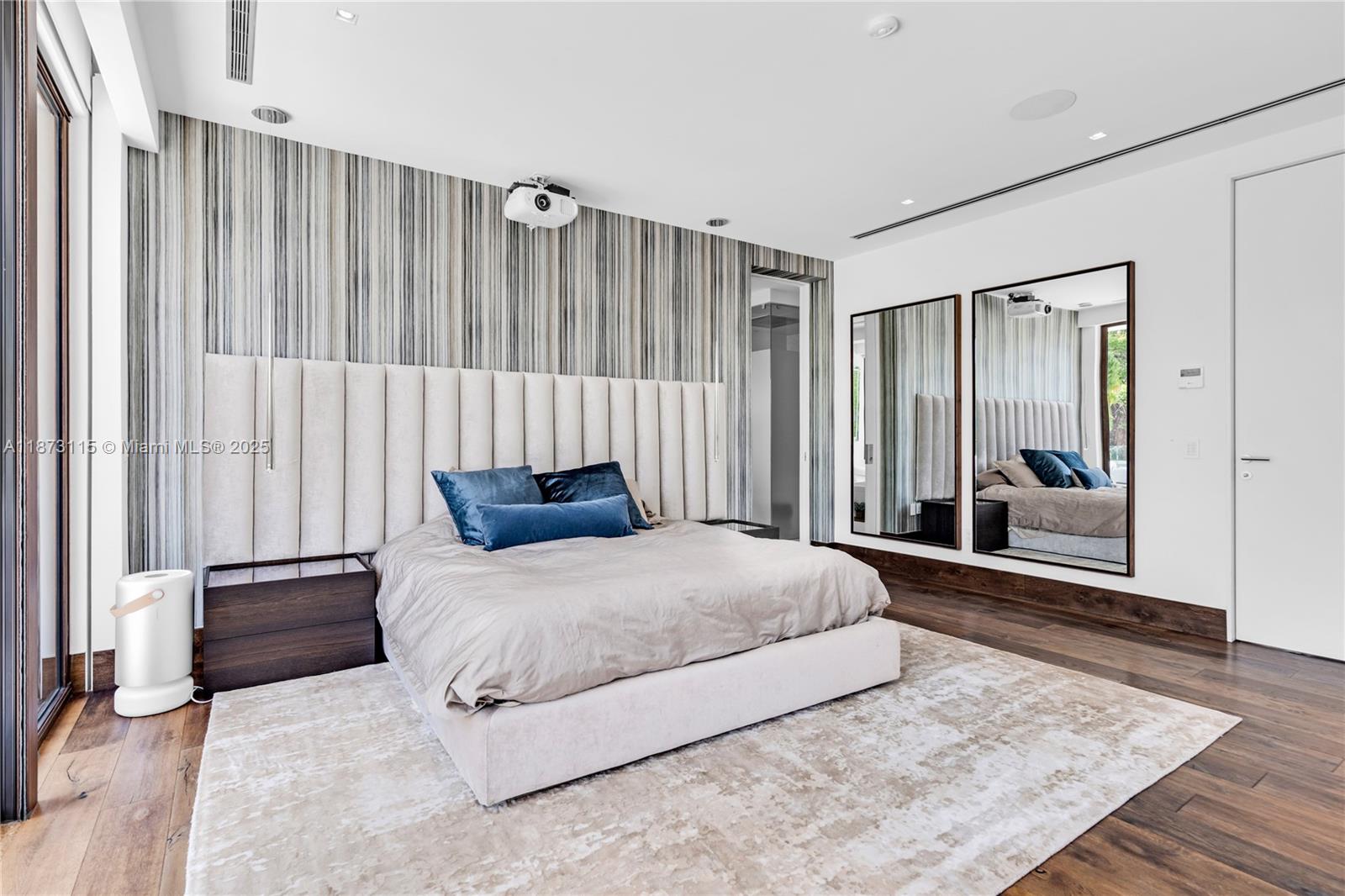 3009 Pine Tree Dr Miami Beach, FL 33140 3009 Pine Tree Dr Miami Beach, FL 33140