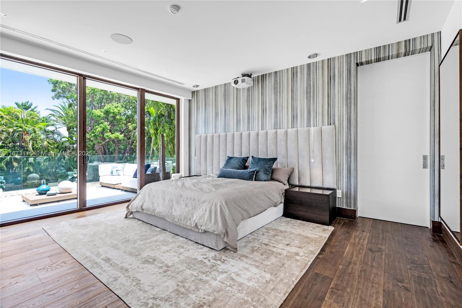 3009 Pine Tree Dr Miami Beach, FL 33140 3009 Pine Tree Dr Miami Beach, FL 33140