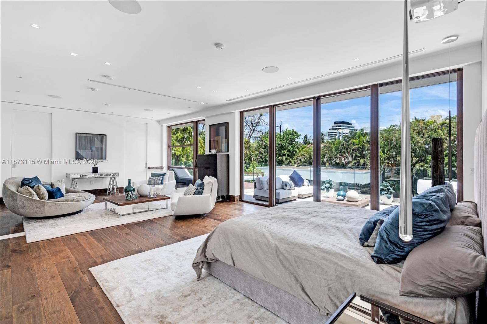 3009 Pine Tree Dr Miami Beach, FL 33140 3009 Pine Tree Dr Miami Beach, FL 33140
