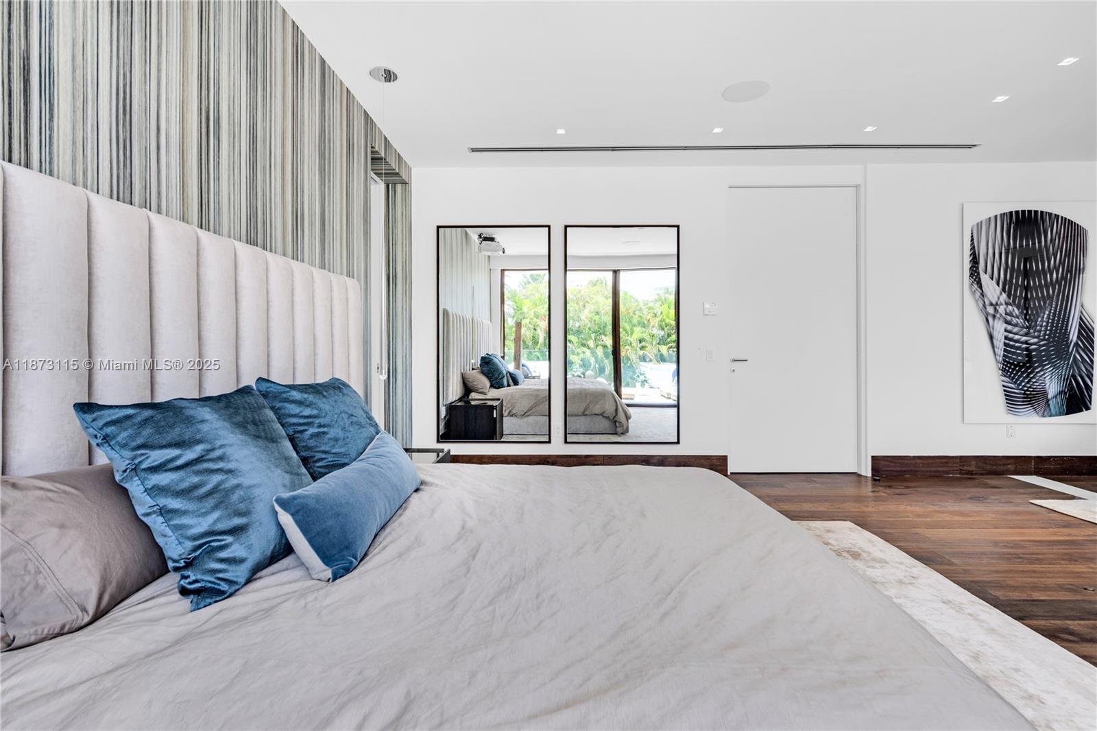 3009 Pine Tree Dr Miami Beach, FL 33140 3009 Pine Tree Dr Miami Beach, FL 33140