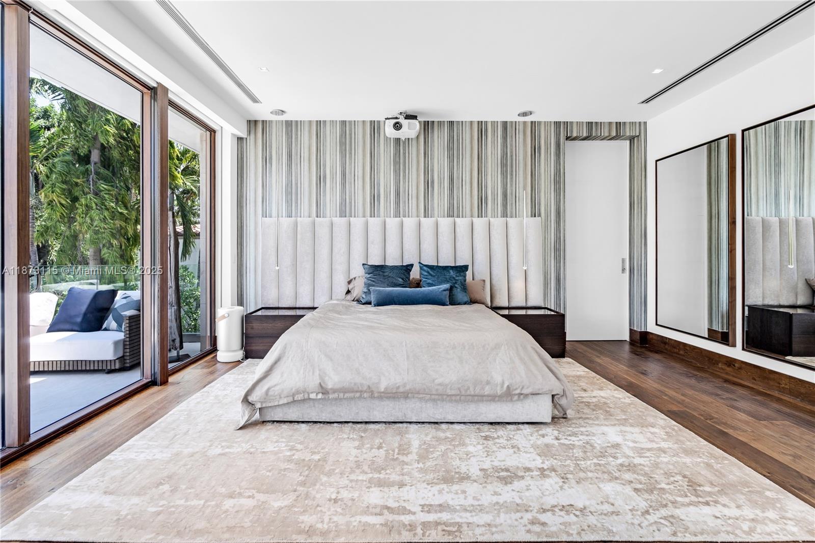 3009 Pine Tree Dr Miami Beach, FL 33140 3009 Pine Tree Dr Miami Beach, FL 33140