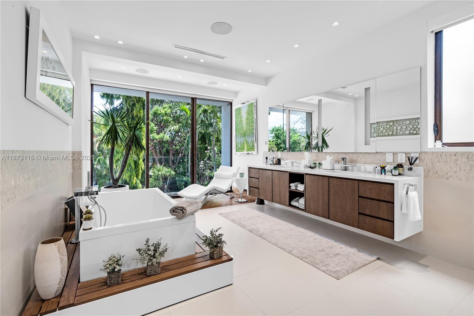 3009 Pine Tree Dr Miami Beach, FL 33140 3009 Pine Tree Dr Miami Beach, FL 33140