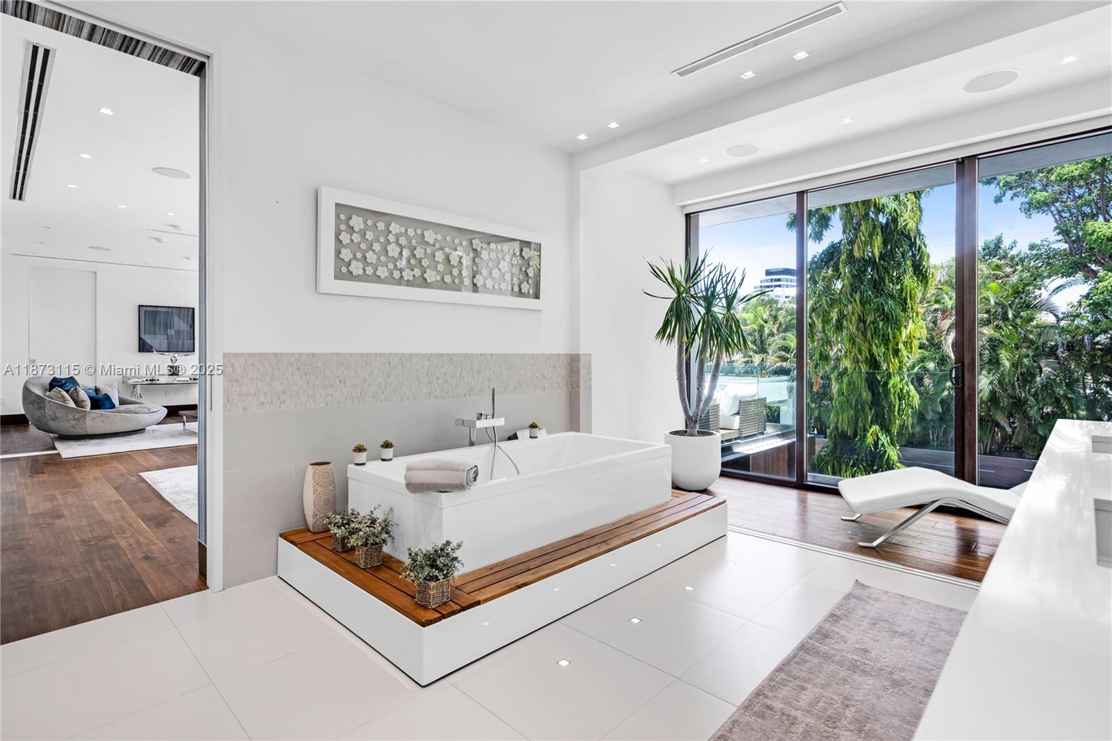 3009 Pine Tree Dr Miami Beach, FL 33140 3009 Pine Tree Dr Miami Beach, FL 33140