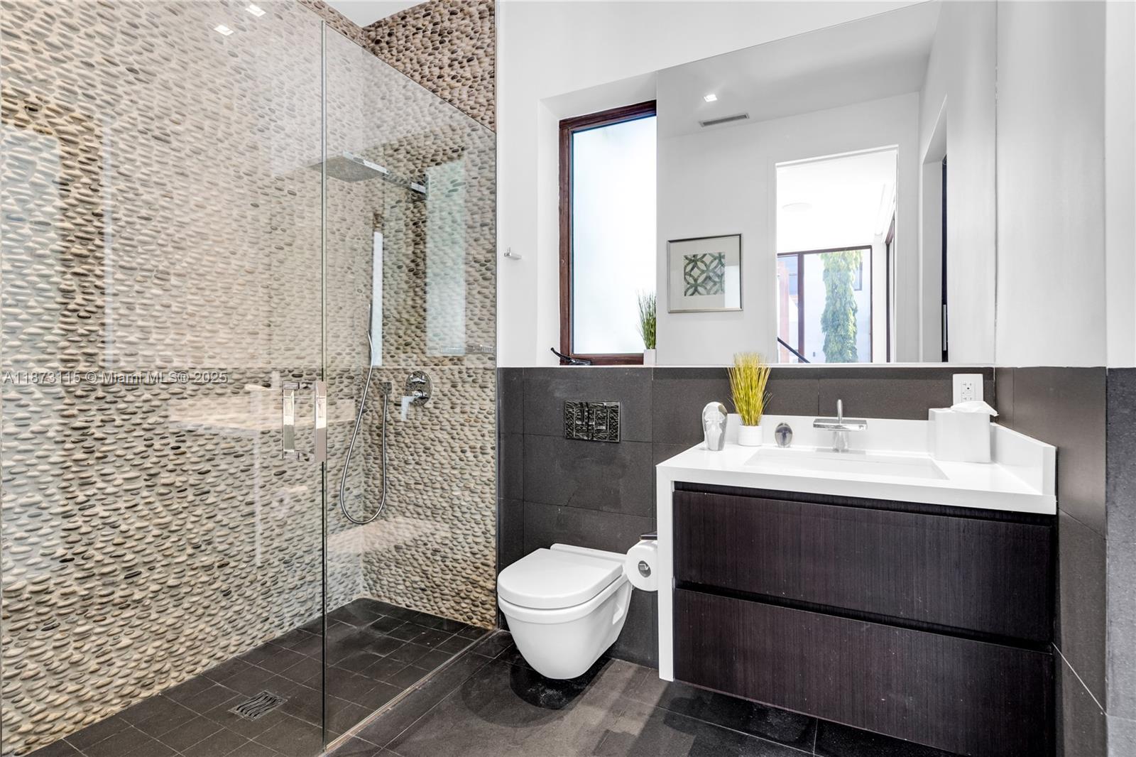 3009 Pine Tree Dr Miami Beach, FL 33140 3009 Pine Tree Dr Miami Beach, FL 33140
